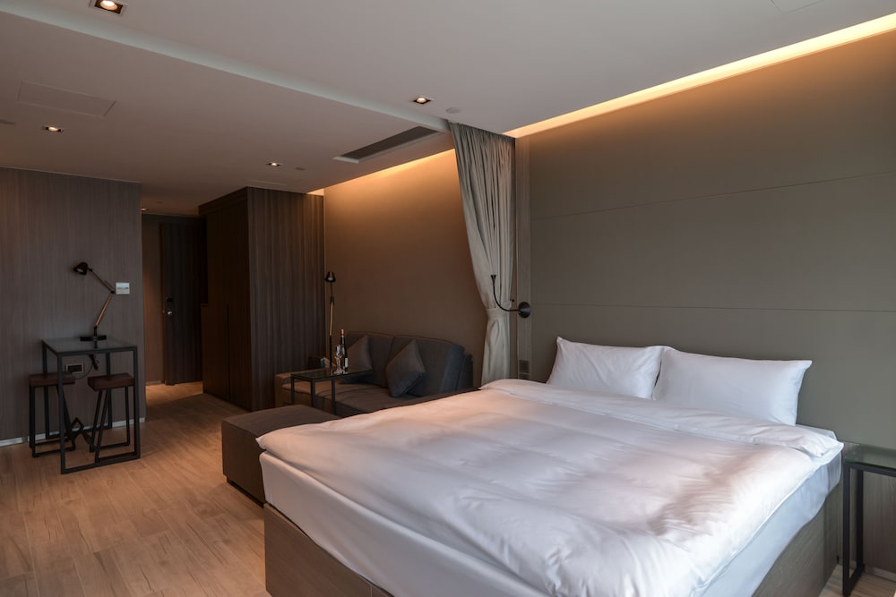 CM+ Hotels and Serviced Apartments 6/44