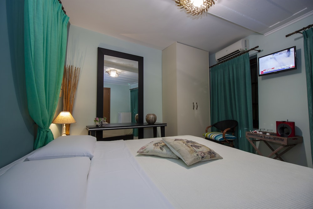 Elia Portou Rooms 7/33