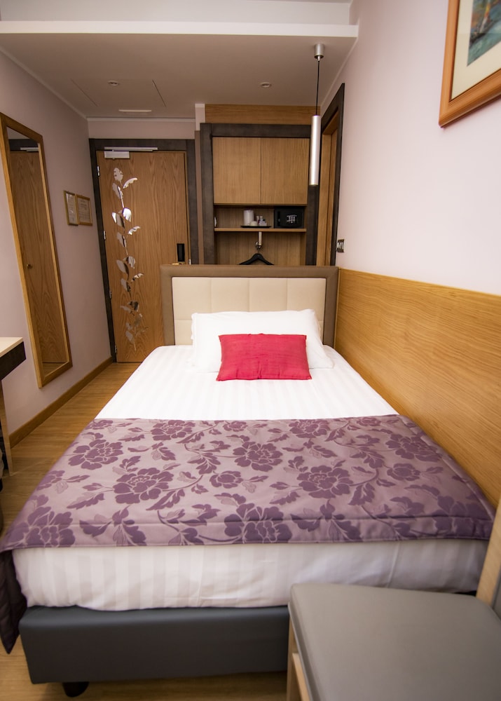 Room, French Bed, Small