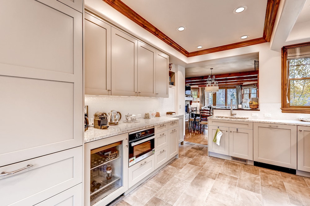 Avon Village 8/44