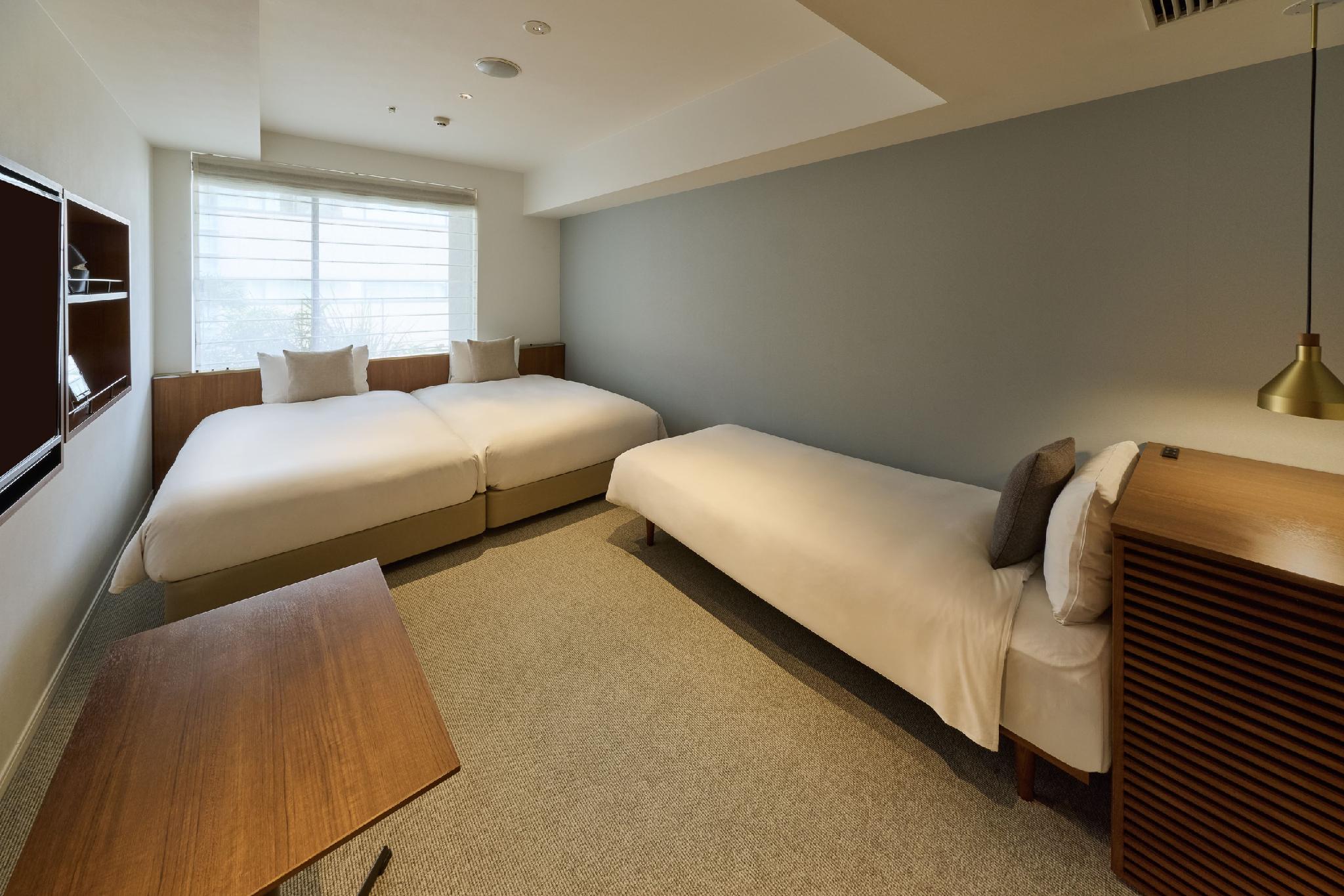 Universal, Twin Beds
