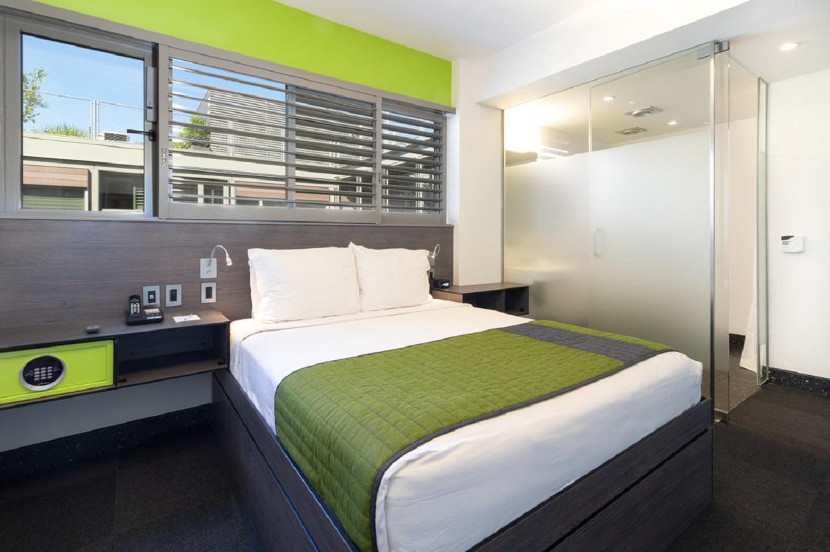 Plus, Queen Bed