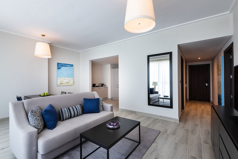 Centara West Bay Hotel and Residences Doha 48/78