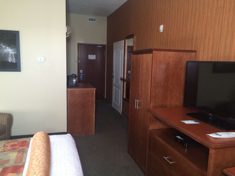 Best Western Plus Service Inn and Suites 44/56
