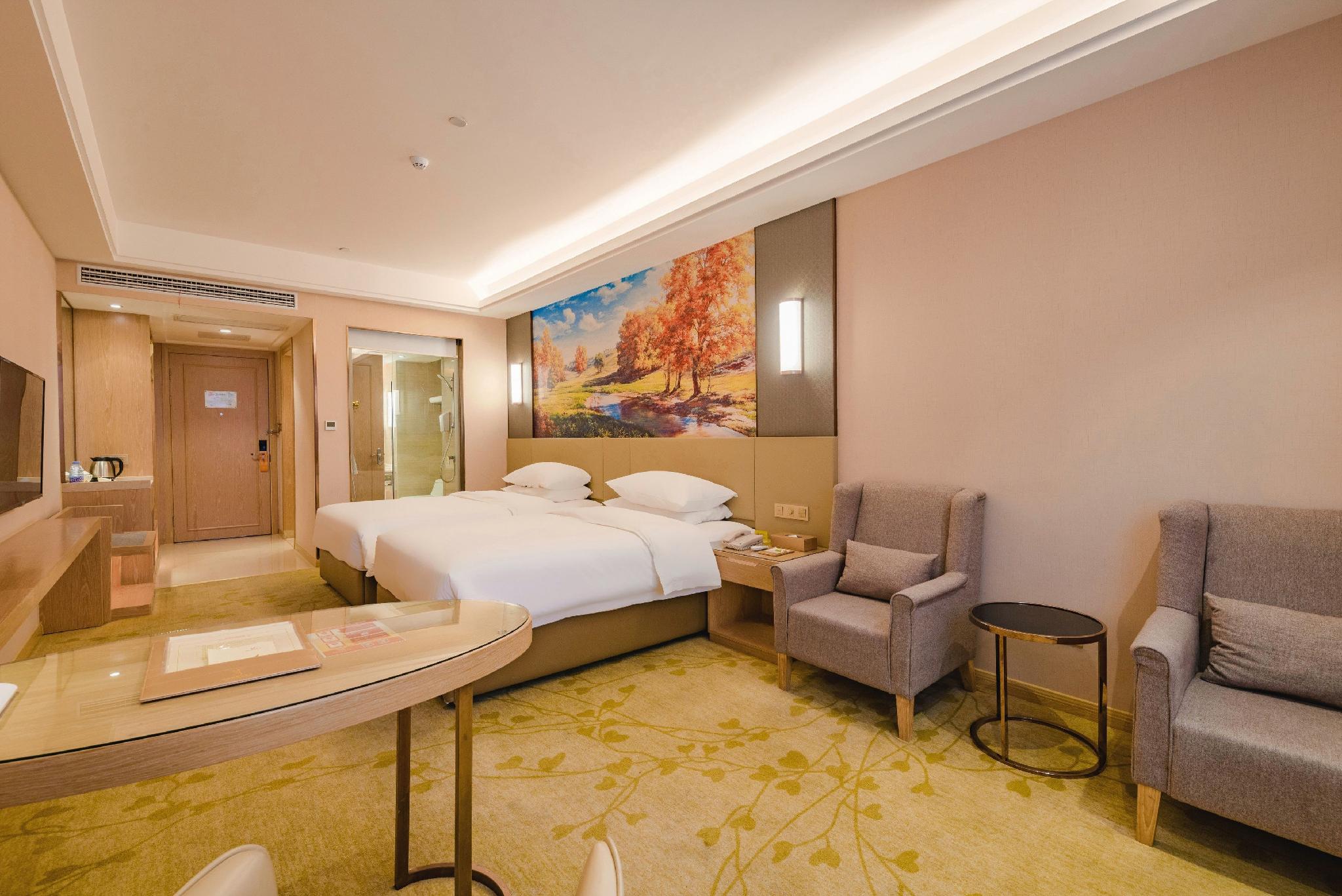 Vienna International Hotel (Xinyang Railway Station) 35/51