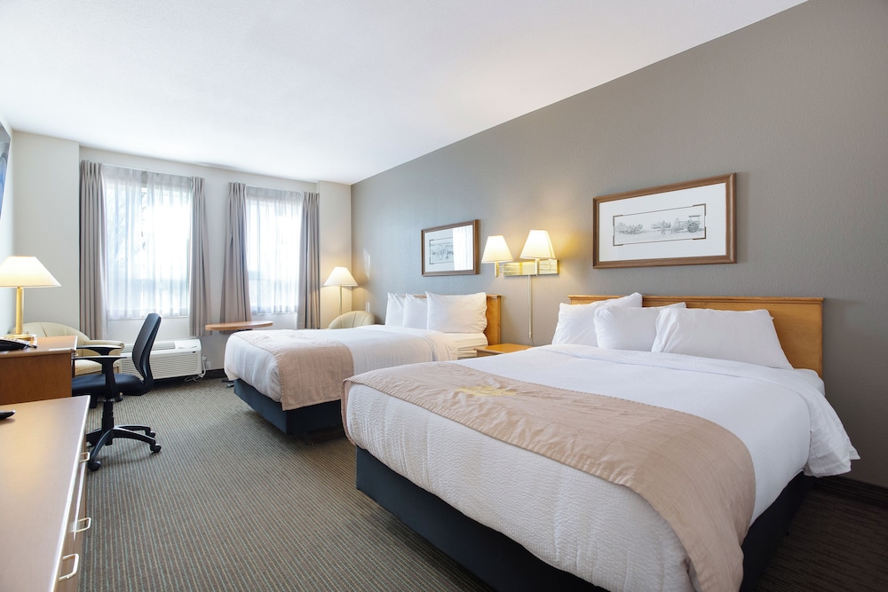 Lakeview Inn & Suites 27/60