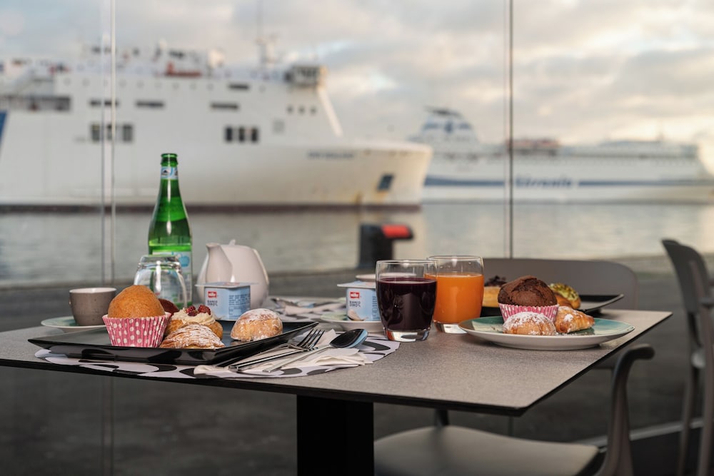 Smart Hotel - Naples Harbour 51/71