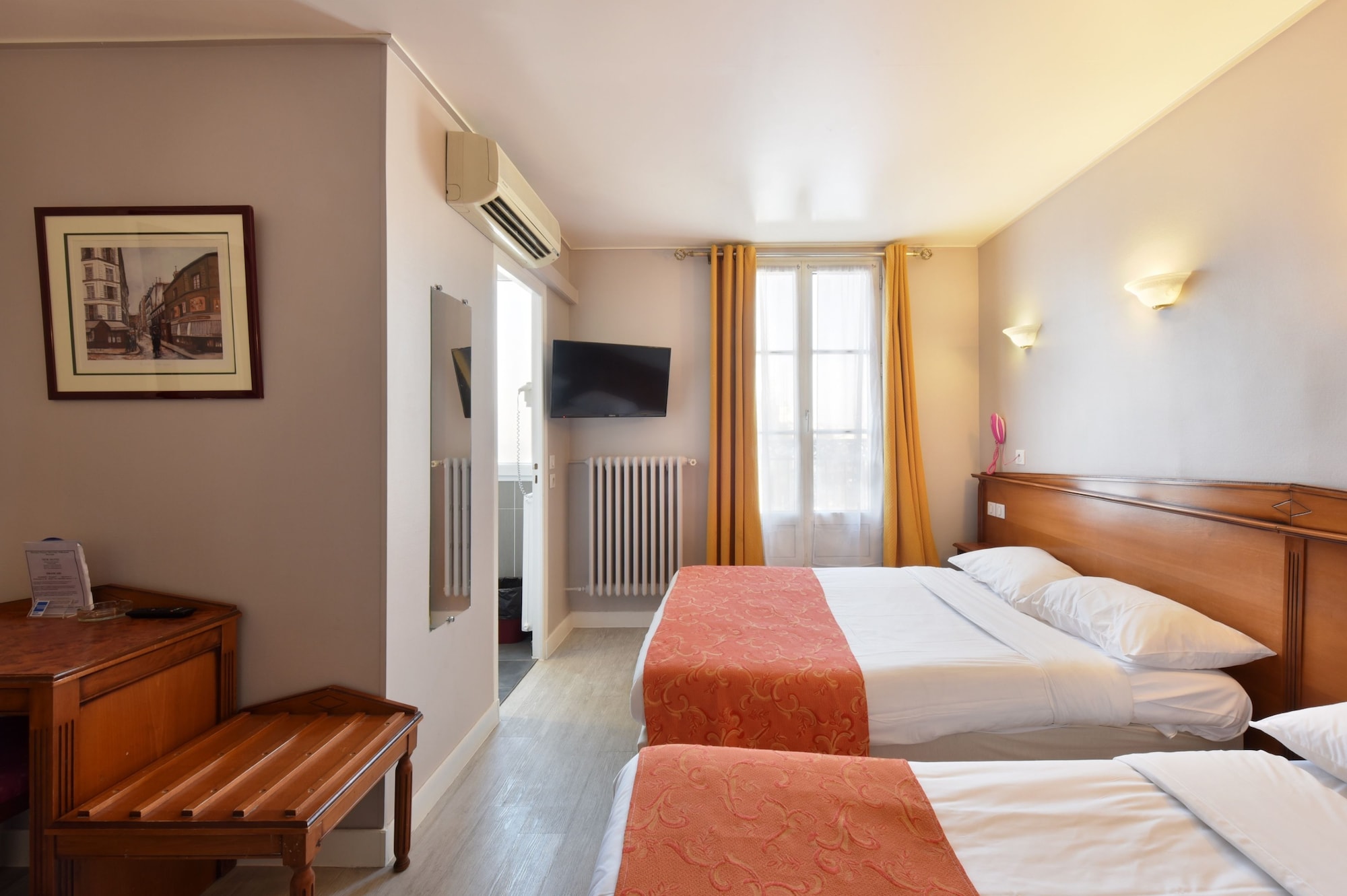 ROOM, QUADRUPLE