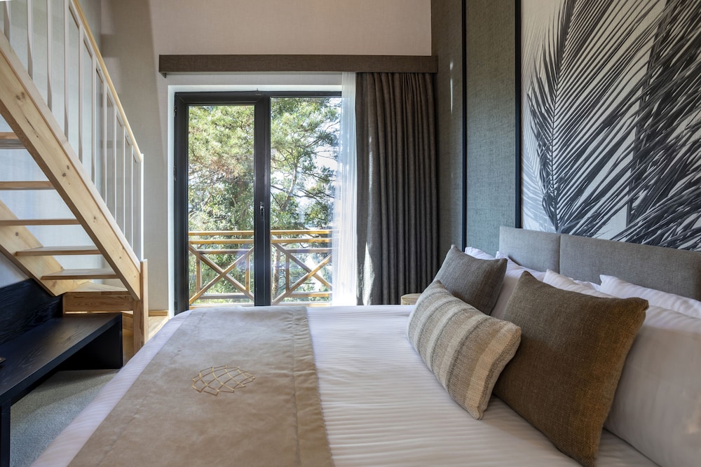 DUPLEX, DELUXE, MULTIPLE BEDS, SEA VIEW