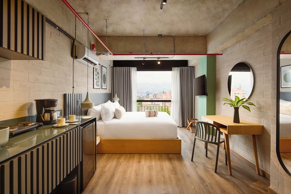 Urbit Social Lofts 18/35