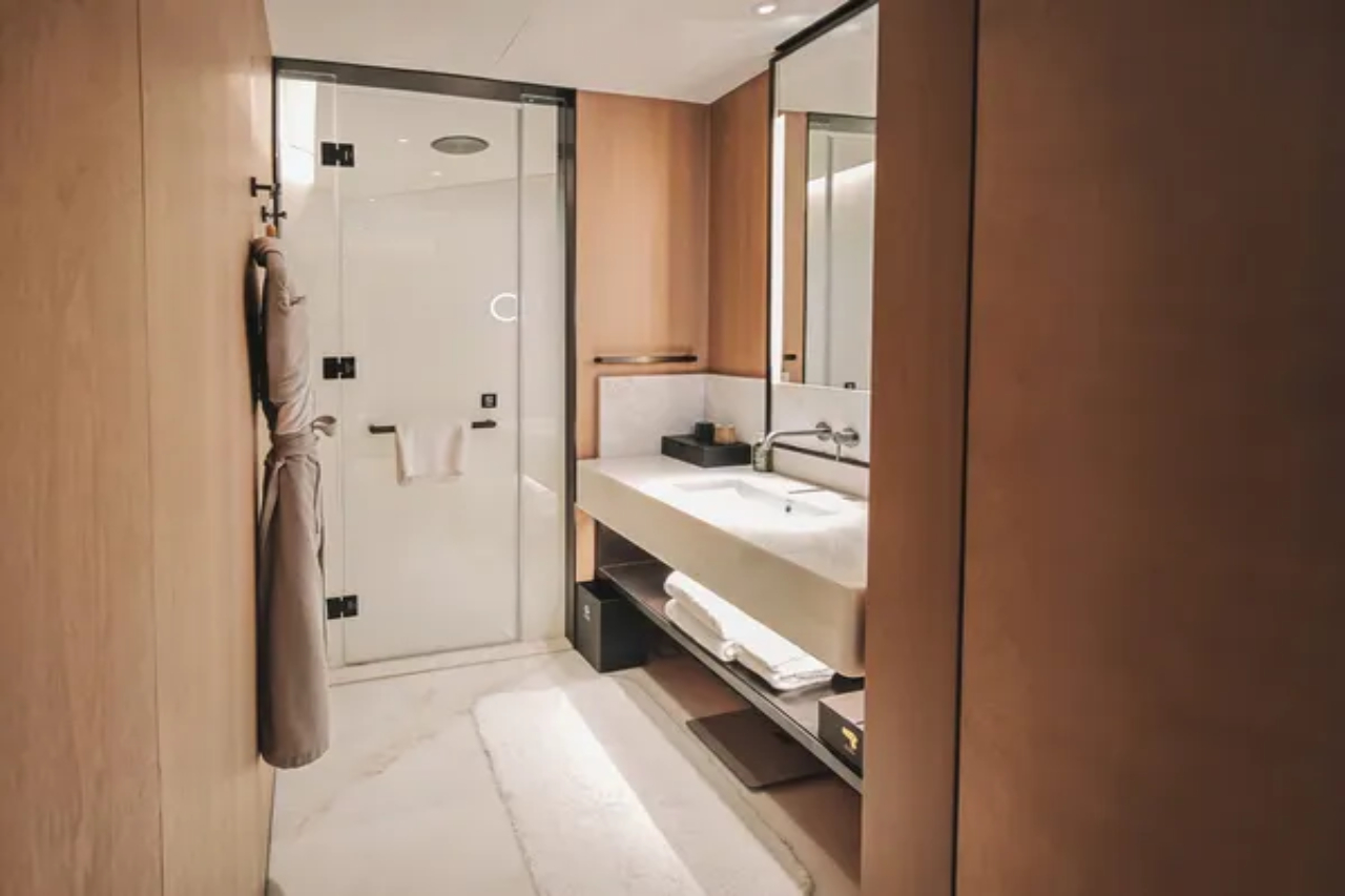 Surya Hotel Shanghai New Hongqiao Center 30/32