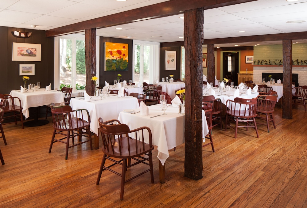 New Harmony Inn Resort & Conference Center 24/49