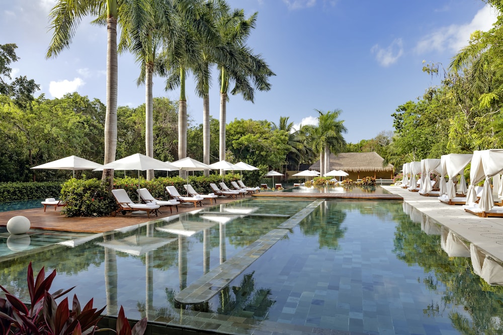 Ambassador At Grand Velas 36/66