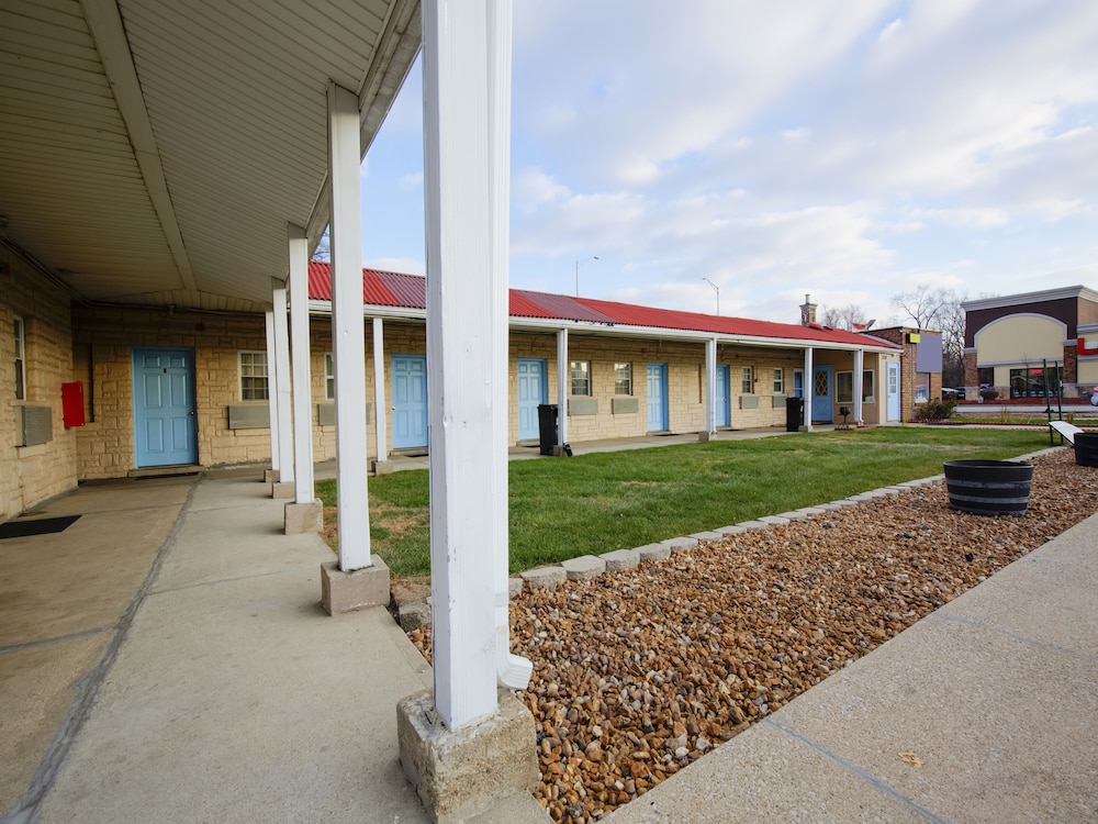 Hotel O Markham IL near Harvey/Tinley Park 22/26