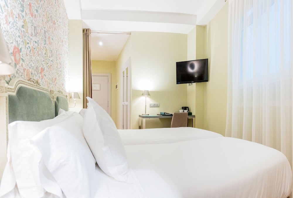 Meninas Hotel 8/73