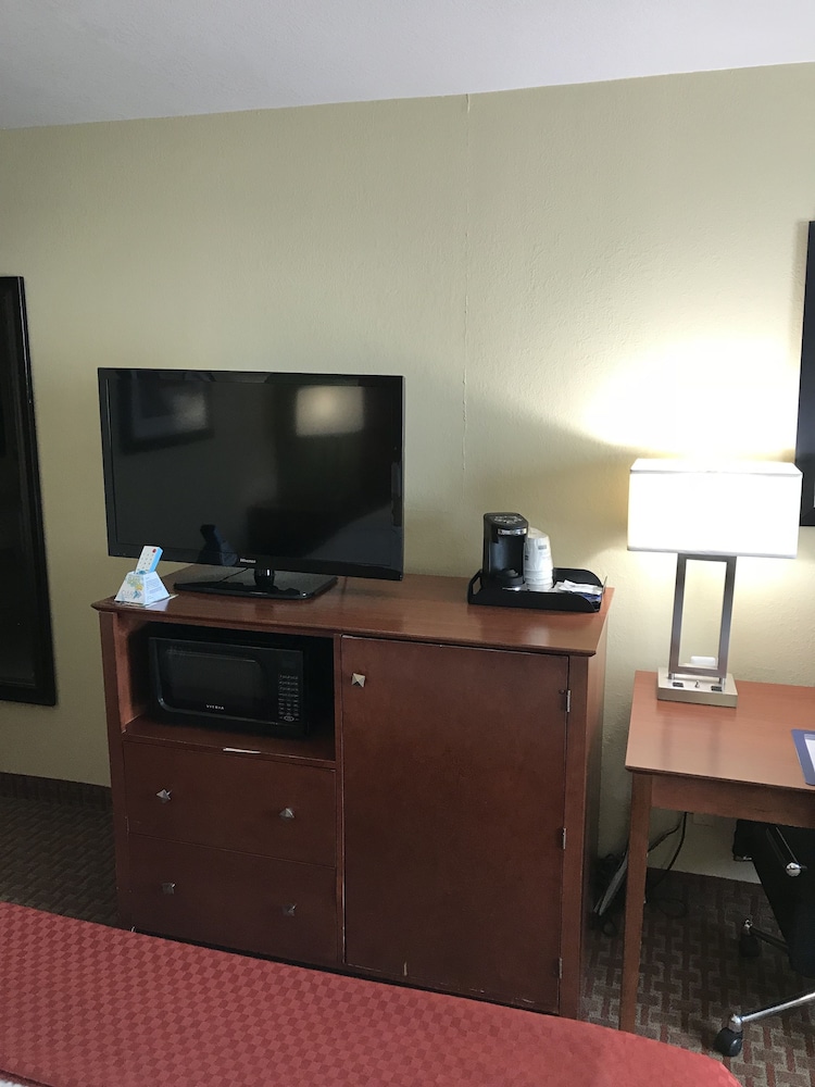 Best Western Plus Altoona Inn 39/43