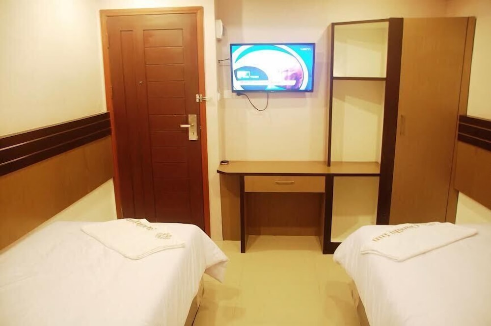 Gandhi Inn 17/45
