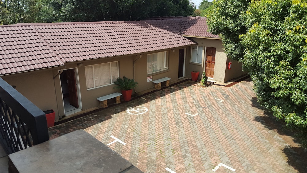 African Sky Guest House 31/50