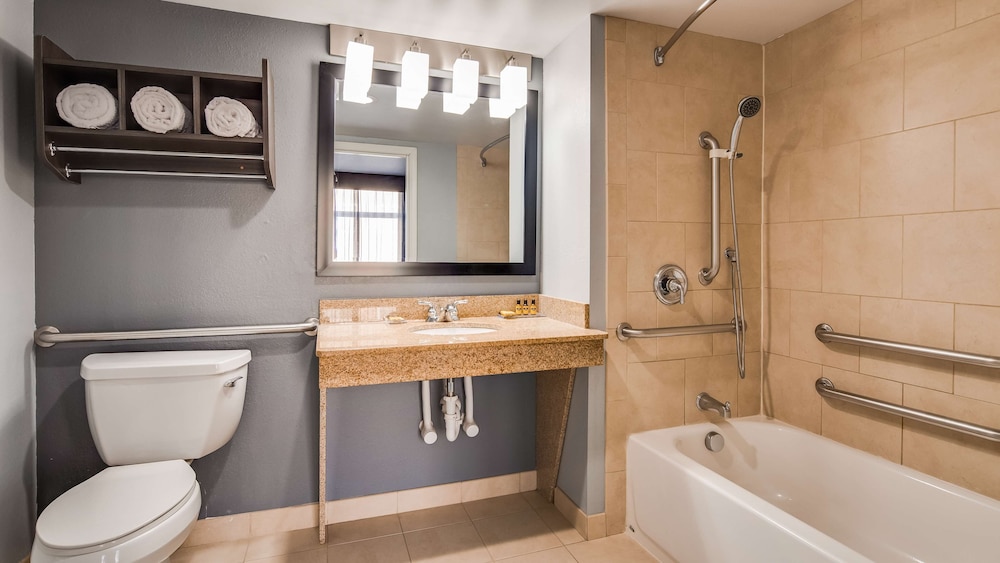 Best Western Plus Champaign/Urbana Inn 32/33