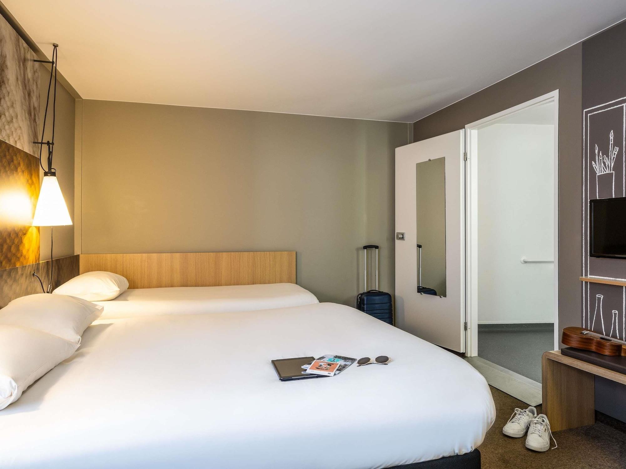Room, Multiple Beds