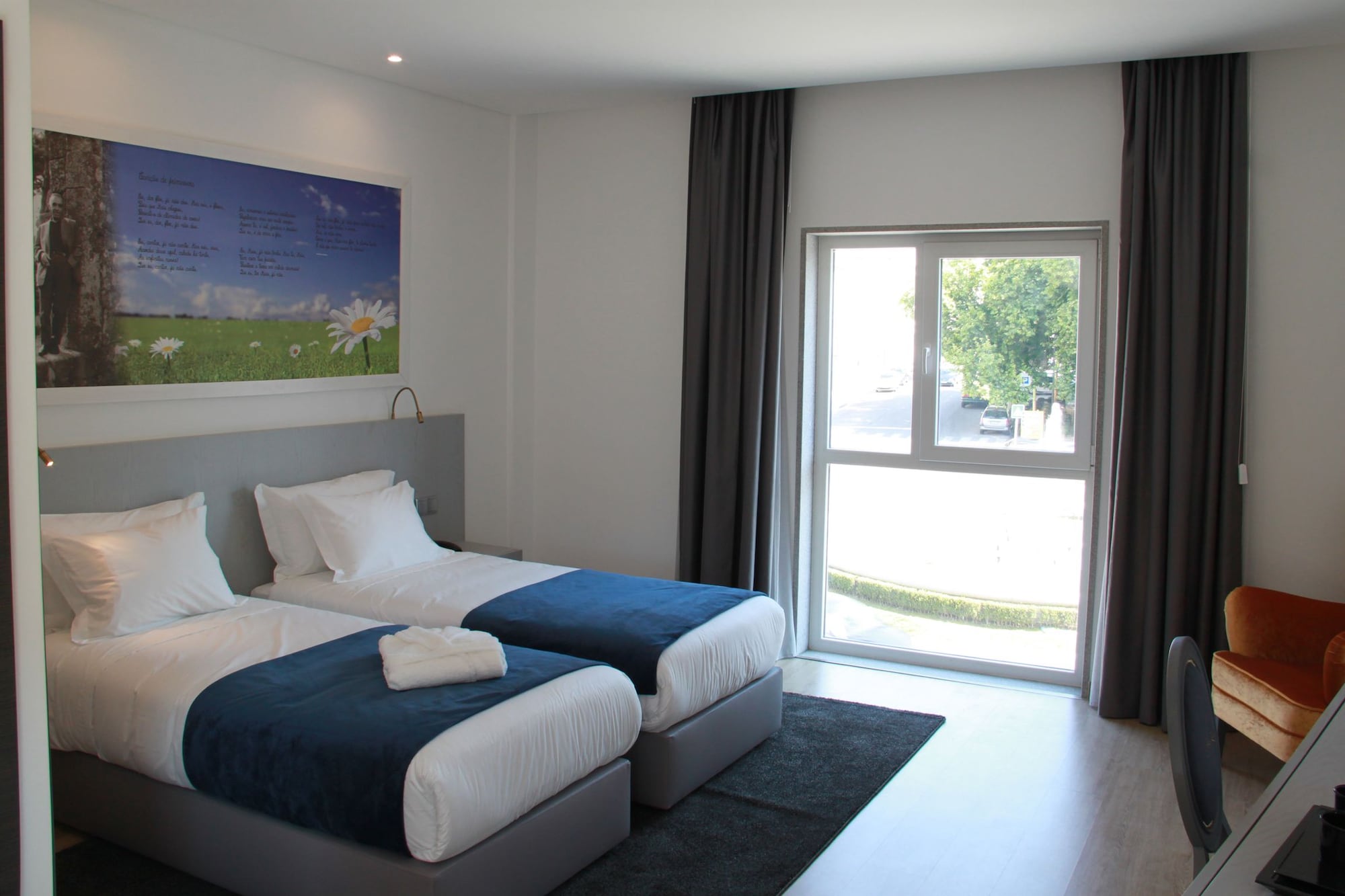Room, Single, Twin Beds