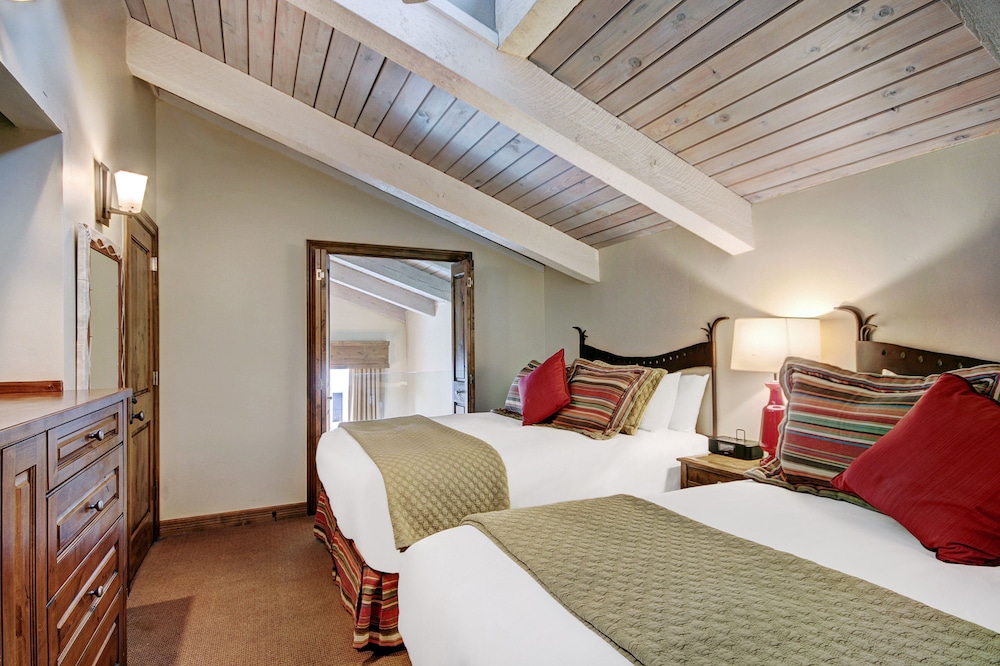 Lodge at Vail Rock Resorts 18/81