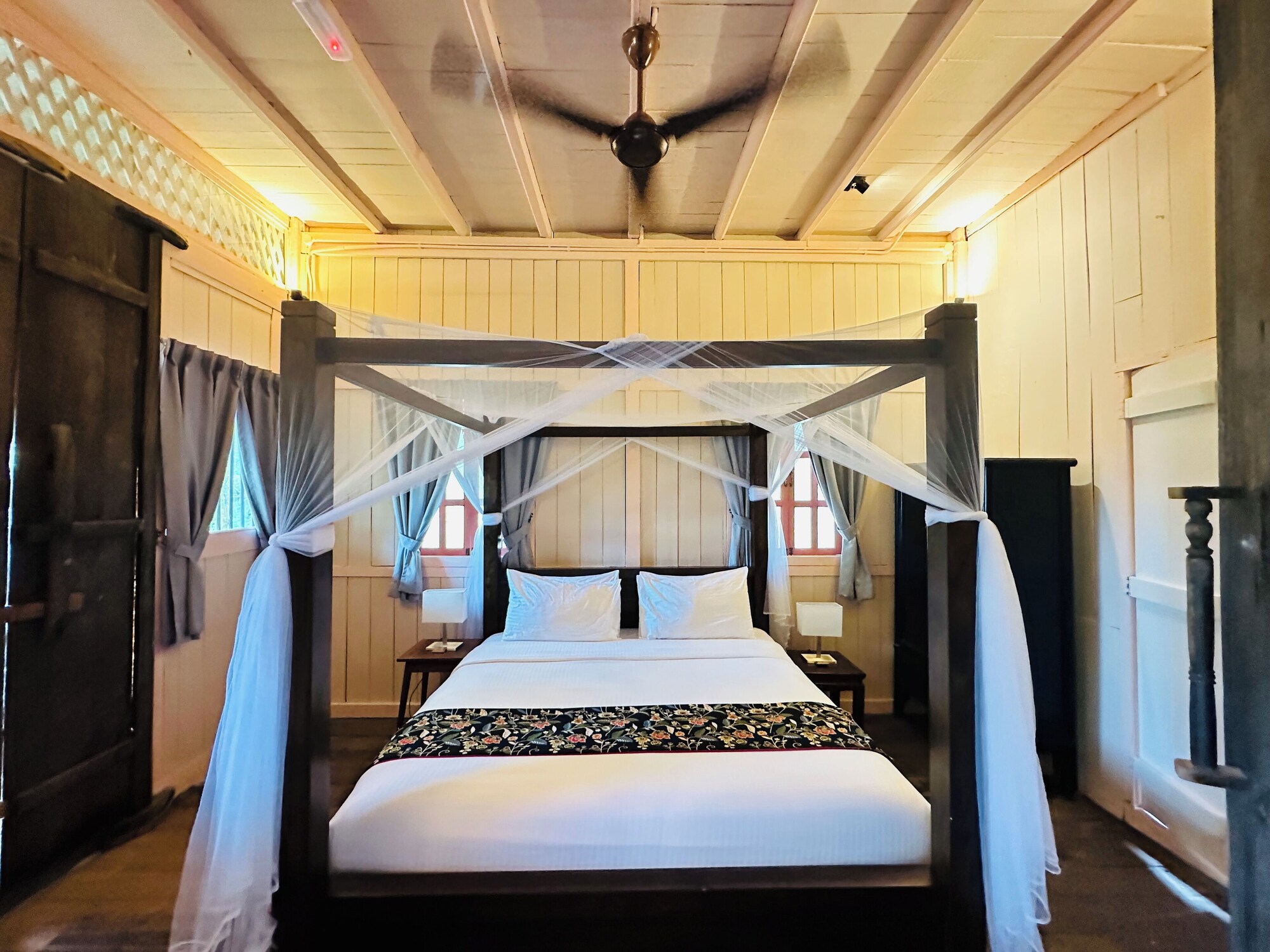 House, Twin Beds, 2 King Beds, Queen Bed, Pool View