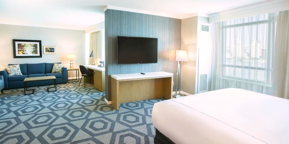 Junior Suite, King Bed, Augustus Tower