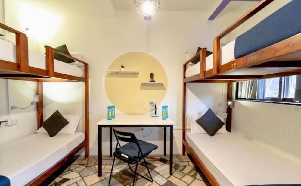 Locomo Hostel - Mumbai Airport 49/50