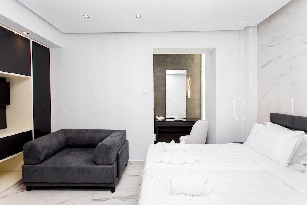 Crystal Villas & Suites 13/39