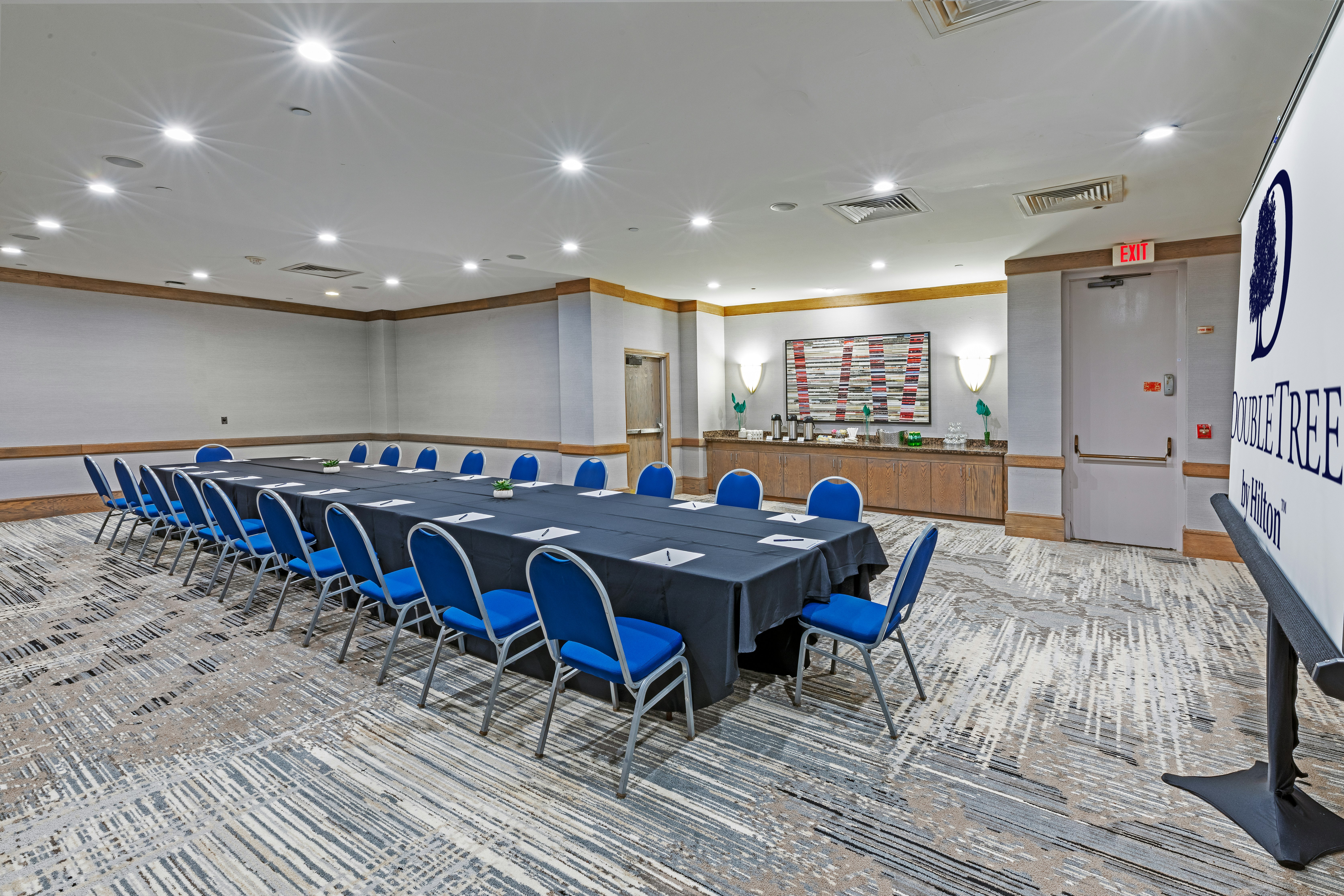 Doubletree Hotel Tulsa At Warren Place 64/72
