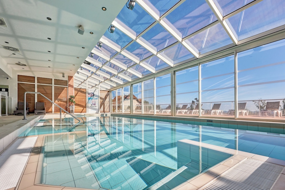 swimming pool spa