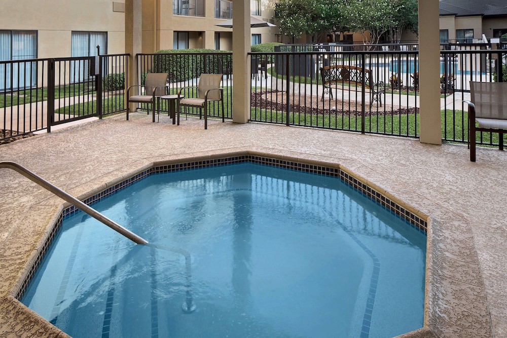 Courtyard By Marriott Houston Westchase 14/28