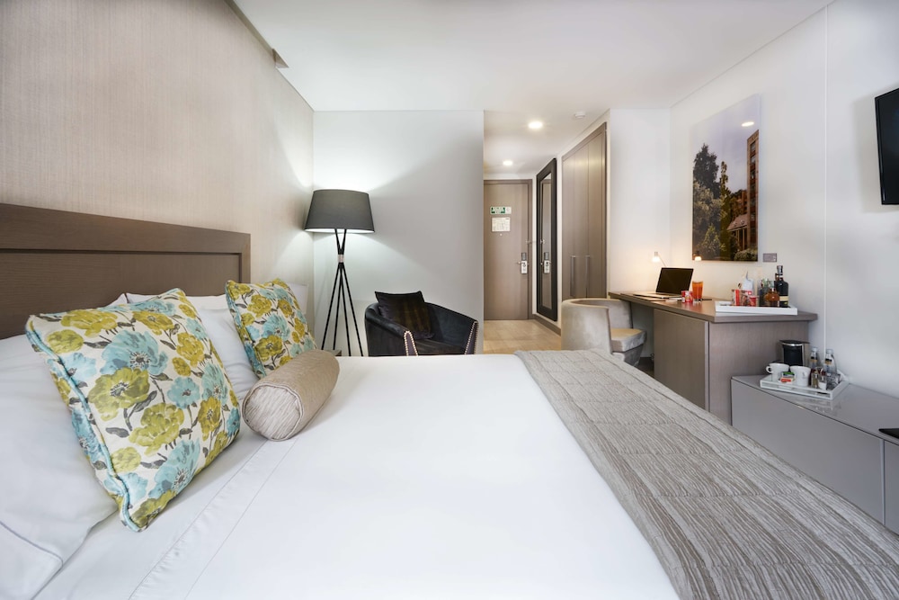 100 Luxury Suites By Preferred 34/76