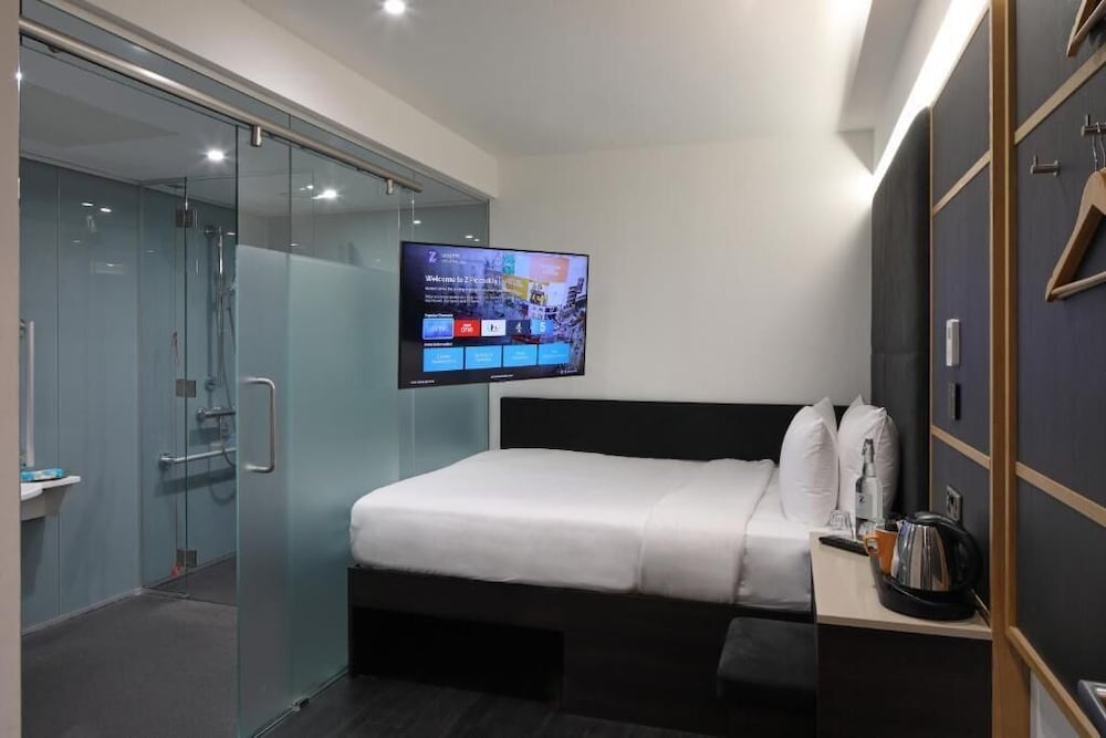 ROOM, QUEEN BED, NO WINDOW, ACCESSIBLE