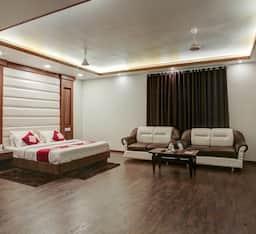 غرفة بريميوم بسرير كينج، Hotel The Royal Krishna 2/3
