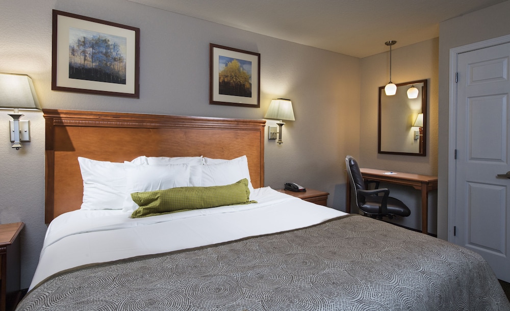 Candlewood Suites Macon 28/70