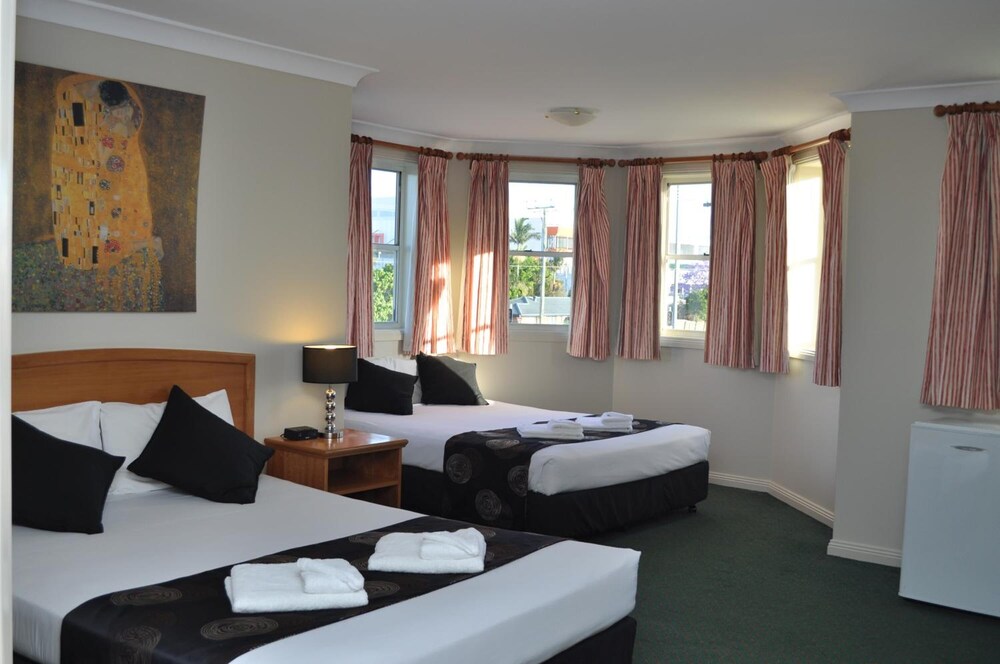 MEADOWBROOK HOTEL BRISBANE 12/40
