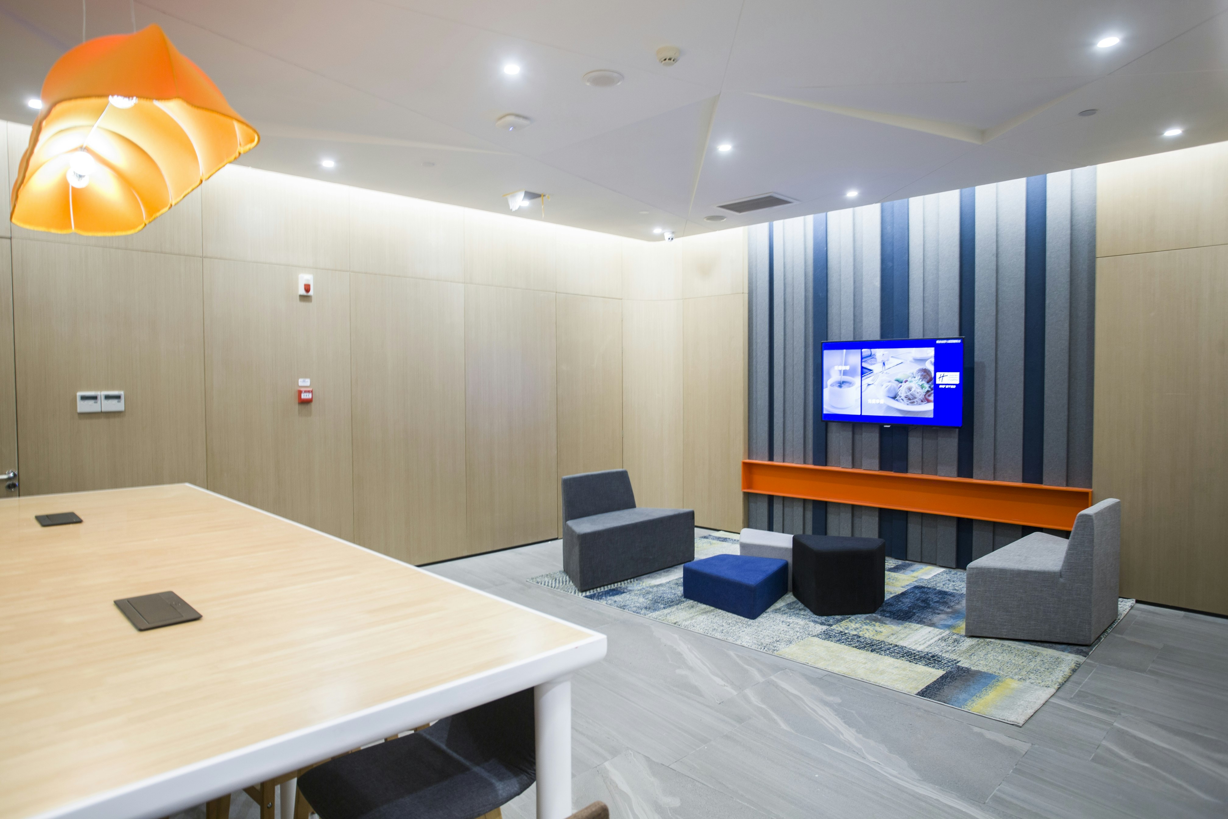 HOLIDAY INN EXPRESS SANYA BAY 46/50