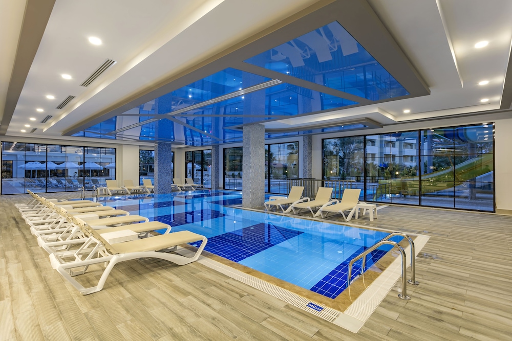 Glamour Resort Spa 10/70