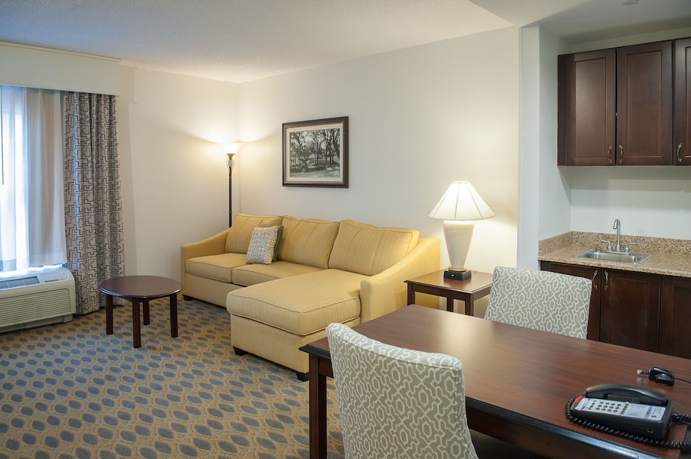 Hampton Inn & Suites Mobile- Downtown Historic District 38/56