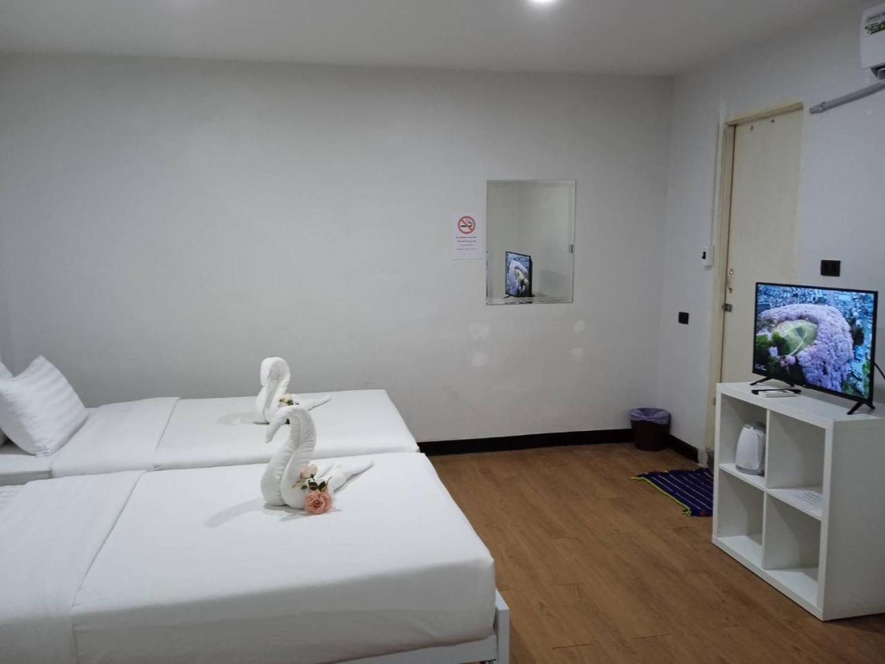 Standard, Twin Beds