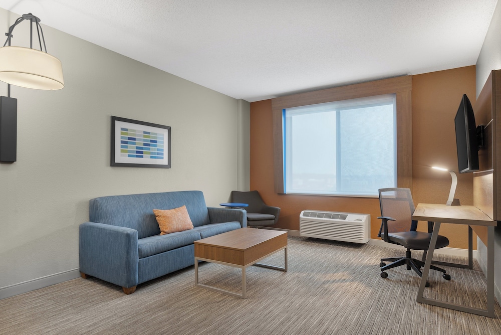 Holiday Inn Express Suites Coralville 42/67