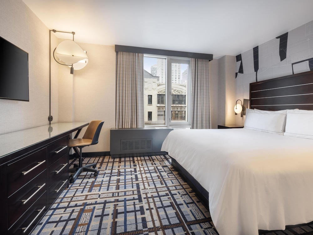 ROOM, KING BED, HIGH FLOOR