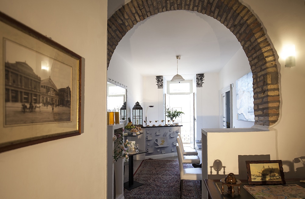 Roman Holidays 45/66