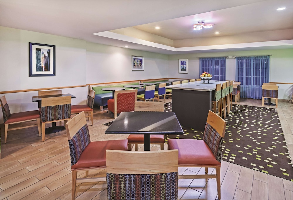 La Quinta Inn And Suites Paris 57/72