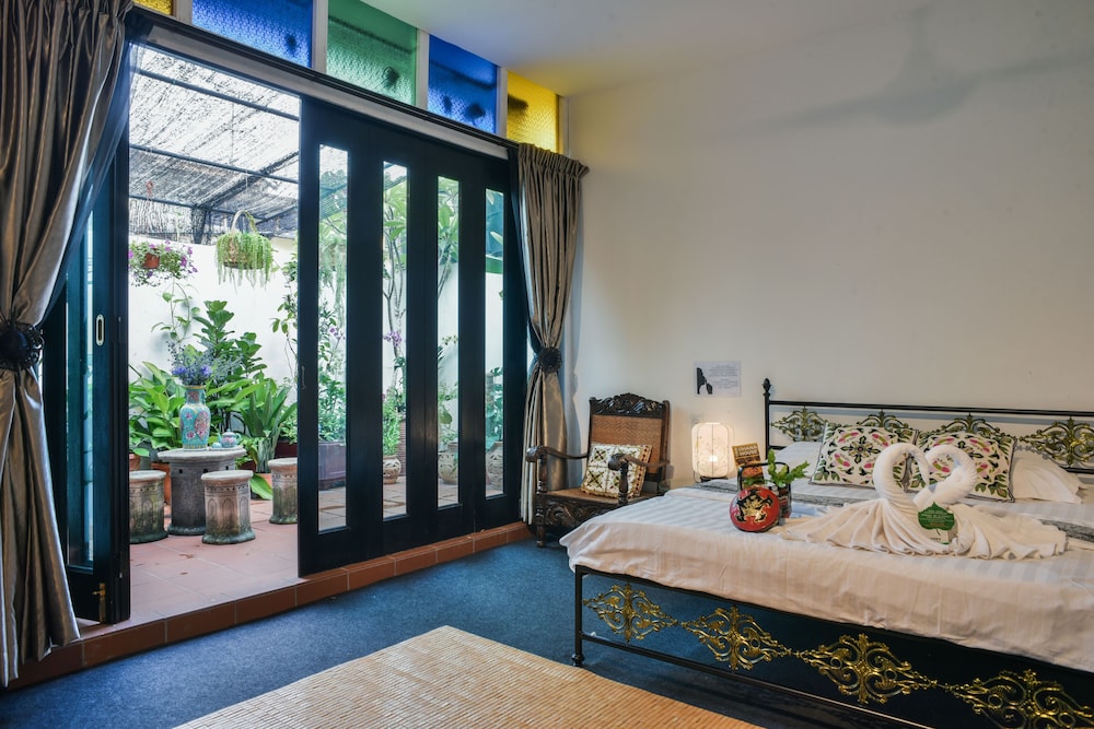 ROOM, QUEEN BED, GARDEN VIEW