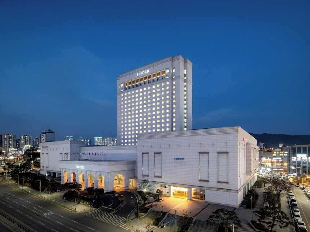 Enford Hotel 2/52