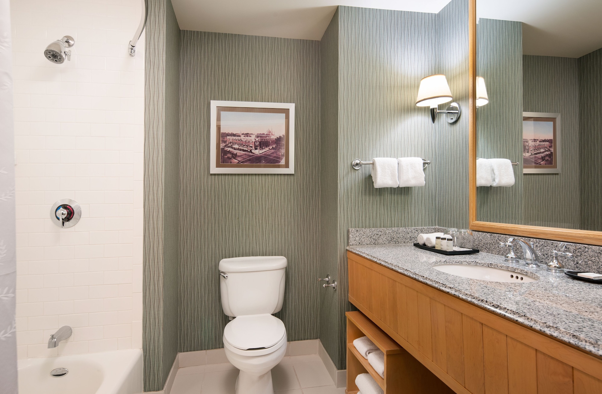 غرفة بسرير كينج، Sheraton Grand Sacramento 6/10