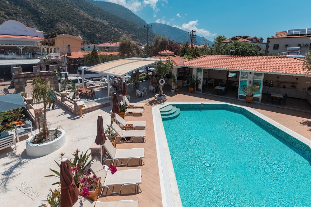 Bronze Hotel - Adults Only 26/32